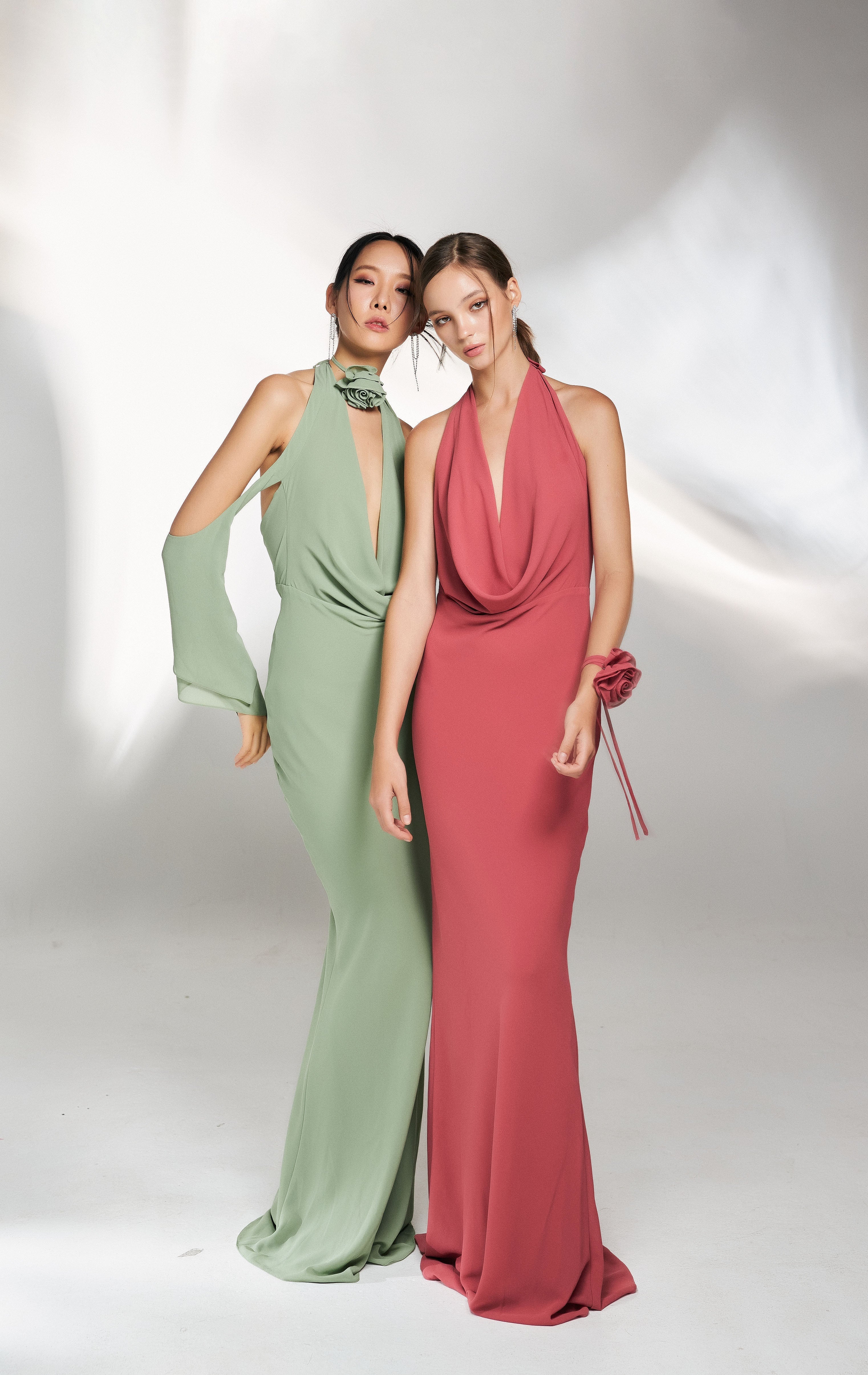 Tonight Maxi Dress + Flower Choker MISS MODERN Tonight Maxi Dress + Flower Choker MISS MODERN