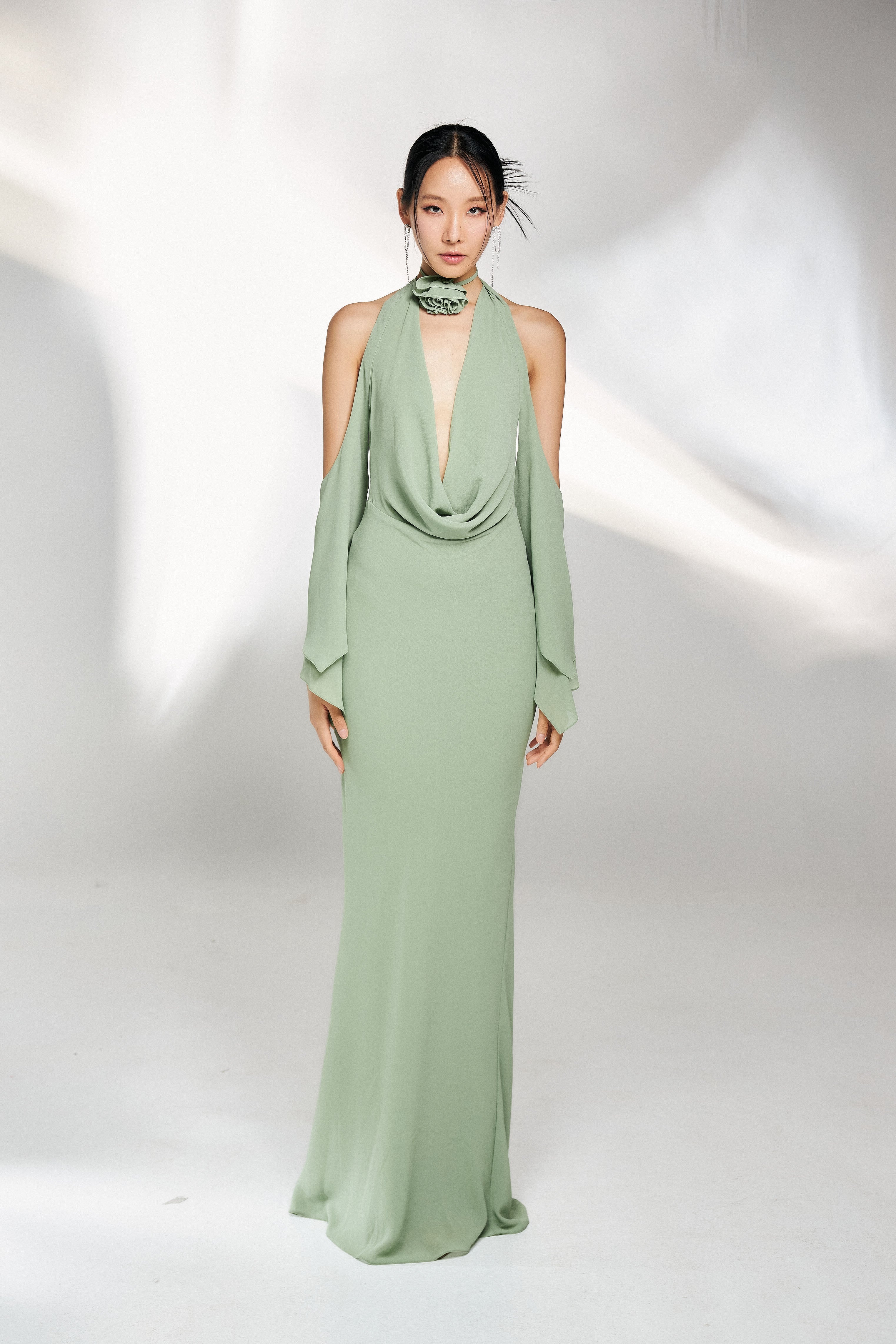 Tonight Maxi Dress + Flower Choker MISS MODERN Tonight Maxi Dress + Flower Choker MISS MODERN